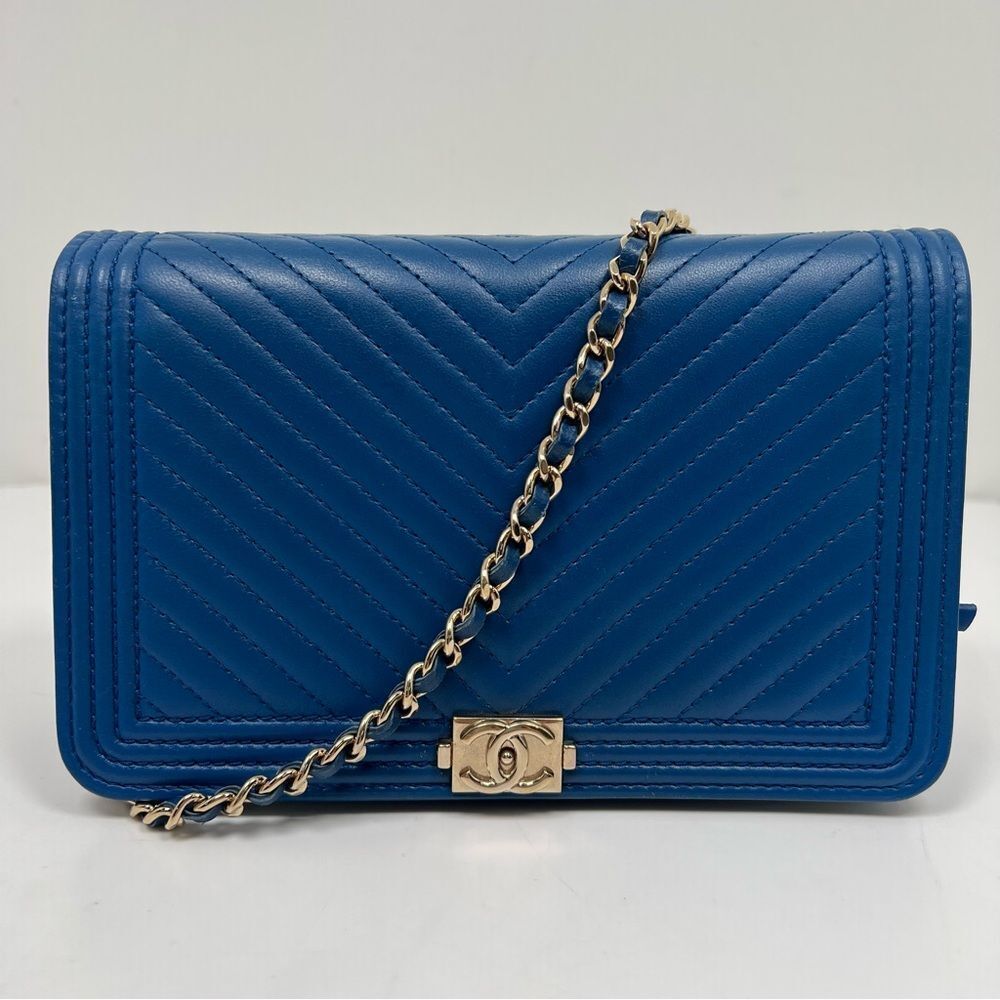CHANEL Boy Chanel V-Stitched Lambskin Chain Wallet in Blue - Picture 3 of 12